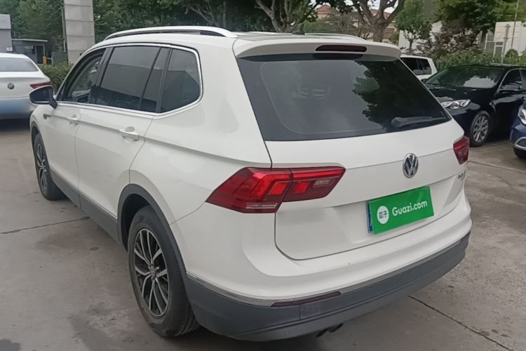 Used Volkswagen Tiguan L 2017 330TSI Automatic Two-Wheel Drive Luxury Edition Exterior 2