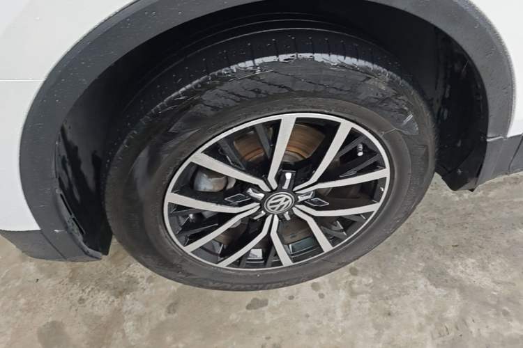 Used Volkswagen Tiguan L 2017 330TSI Automatic Two-Wheel Drive Comfort Edition Exterior 2