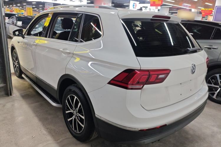 Used Volkswagen Tiguan L 2017 330TSI Automatic Two-Wheel Drive Luxury Edition Exterior 2
