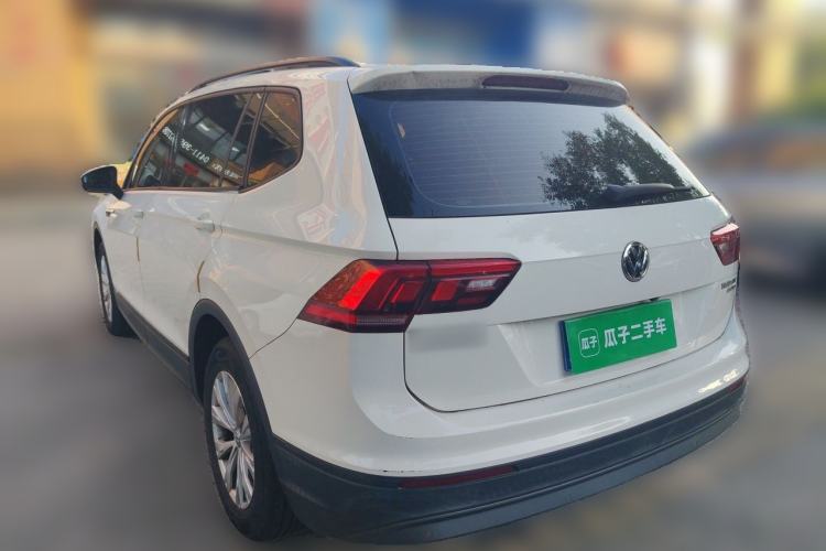 Used Volkswagen Tiguan L 2017 330TSI Automatic Two-Wheel Drive Luxury Edition Exterior 2