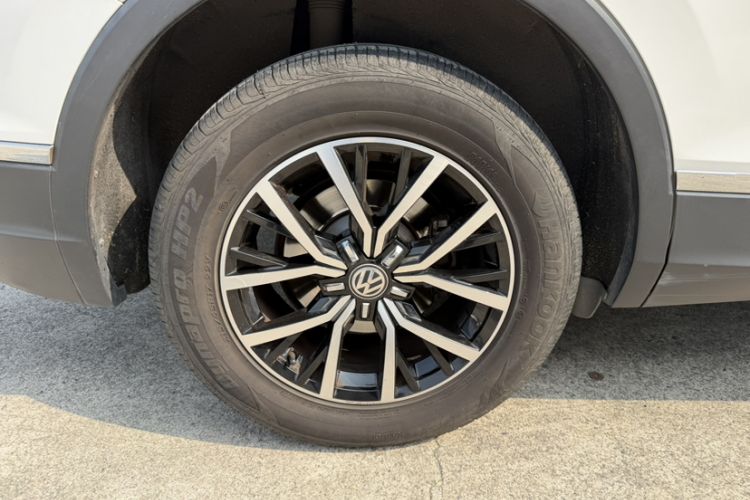 Used Volkswagen Tiguan L 2017 330TSI Automatic Two-Wheel Drive Luxury Edition Exterior 2