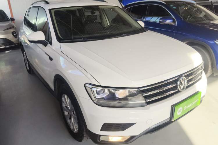 Used Volkswagen Tiguan L 2017 330TSI Automatic Two-Wheel Drive Luxury Edition Exterior 2