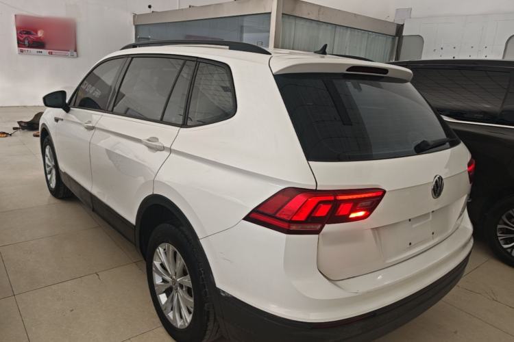 Used Volkswagen Tiguan L 2017 330TSI Automatic Two-Wheel Drive Luxury Edition Exterior 2
