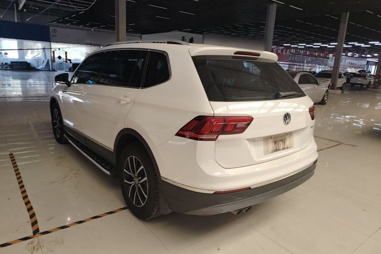 Used Volkswagen Tiguan L 2017 330TSI Automatic Two-Wheel Drive Luxury Edition Exterior 2