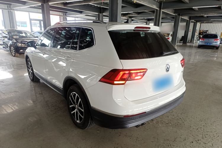 Used Volkswagen Tiguan L 2017 330TSI Automatic Two-Wheel Drive Luxury Edition Exterior 2