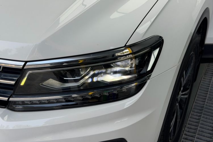 Used Volkswagen Tiguan L 2017 380TSI Automatic All-Wheel-Drive Luxury Edition Exterior 2