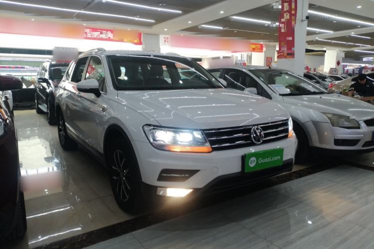 Used Volkswagen Tiguan L 2017 330TSI Automatic Two-Wheel Drive Luxury Edition Exterior 2