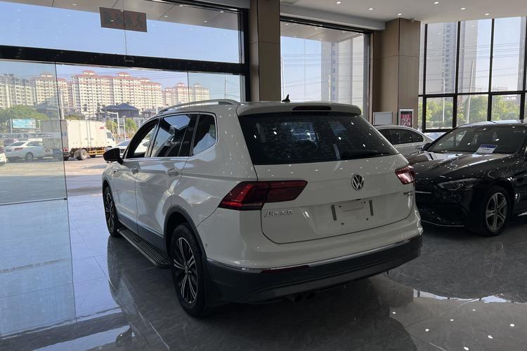 Used Volkswagen Tiguan L 2017 330TSI Automatic Two-Wheel Drive Flagship Edition Exterior 3