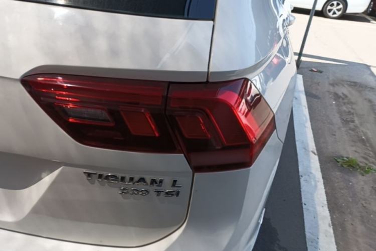 Used Volkswagen Tiguan L 2017 330TSI Automatic Two-Wheel Drive Luxury Edition Exterior 3