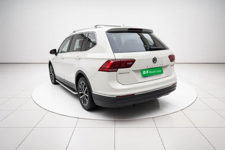 Used Volkswagen Tiguan L 2017 330TSI Automatic Two-Wheel Drive Comfort Edition Exterior 3