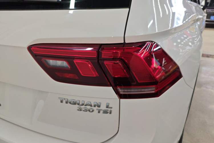 Used Volkswagen Tiguan L 2017 330TSI Automatic Two-Wheel Drive Luxury Edition Exterior 3