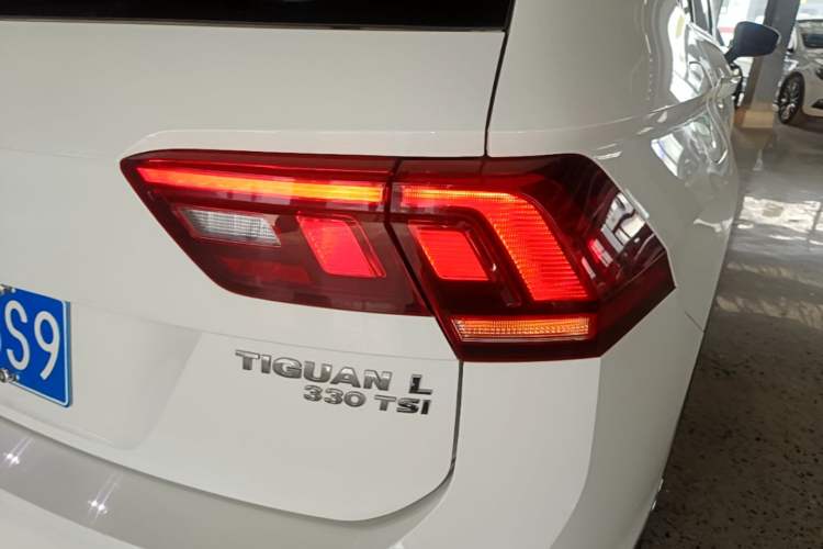 Used Volkswagen Tiguan L 2017 330TSI Automatic Two-Wheel Drive Luxury Edition Exterior 3