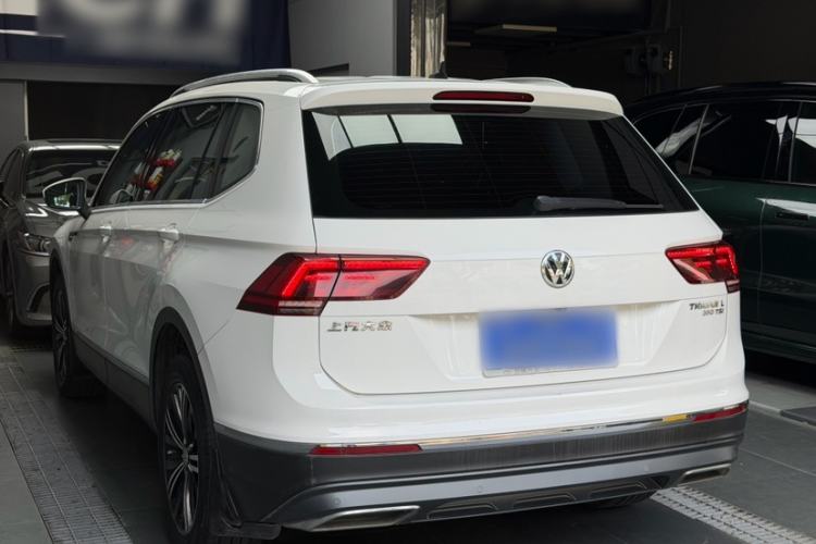 Used Volkswagen Tiguan L 2017 380TSI Automatic All-Wheel-Drive Luxury Edition Exterior 3