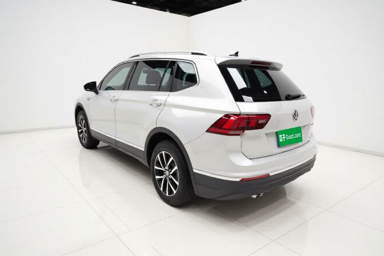 Used Volkswagen Tiguan L 2017 330TSI Automatic Two-Wheel Drive Luxury Edition Exterior 3