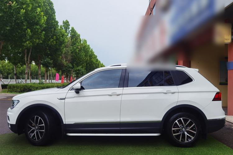 Used Volkswagen Tiguan L 2017 330TSI Automatic Two-Wheel Drive Comfort Edition Exterior 4