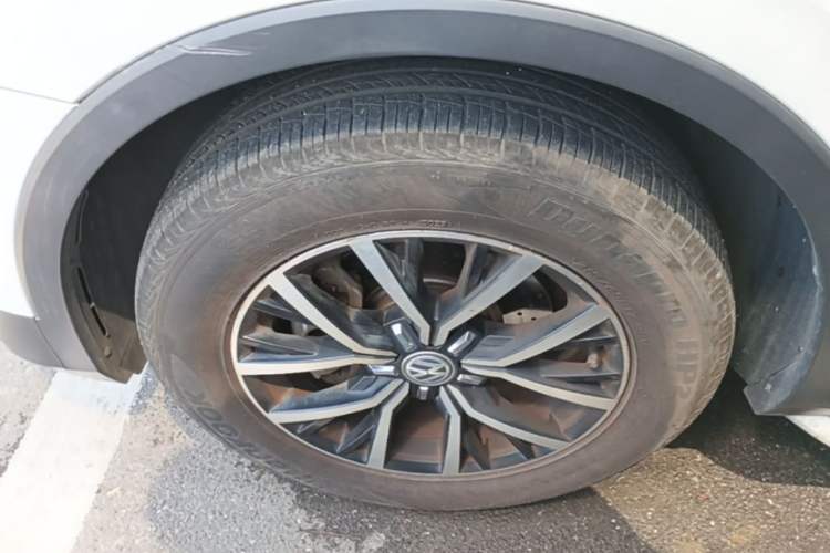 Used Volkswagen Tiguan L 2017 330TSI Automatic Two-Wheel Drive Luxury Edition Exterior 4