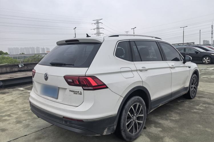Used Volkswagen Tiguan L 2017 330TSI Automatic Two-Wheel Drive Comfort Edition Exterior 4