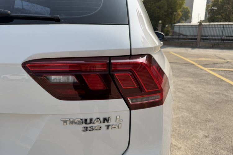 Used Volkswagen Tiguan L 2017 330TSI Automatic Two-Wheel Drive Luxury Edition Exterior 4