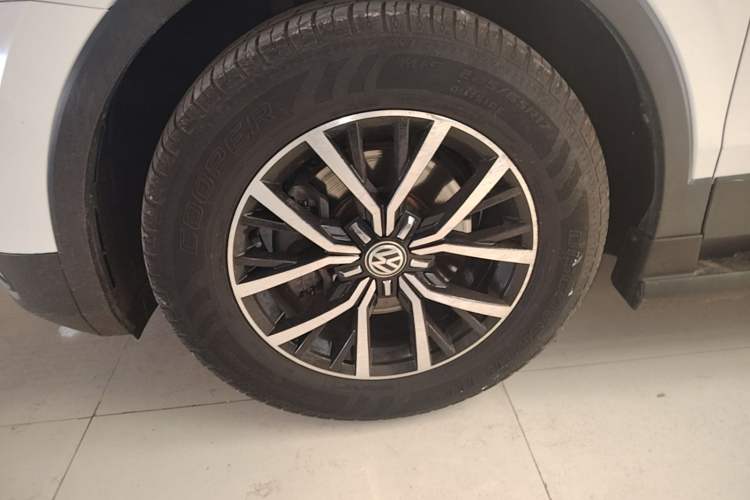 Used Volkswagen Tiguan L 2017 330TSI Automatic Two-Wheel Drive Luxury Edition Exterior 4