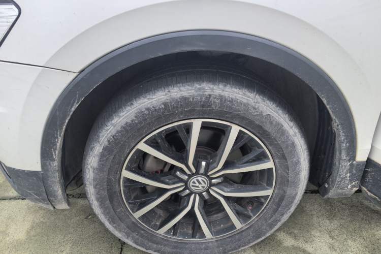 Used Volkswagen Tiguan L 2017 330TSI Automatic Two-Wheel Drive Comfort Edition Exterior 5