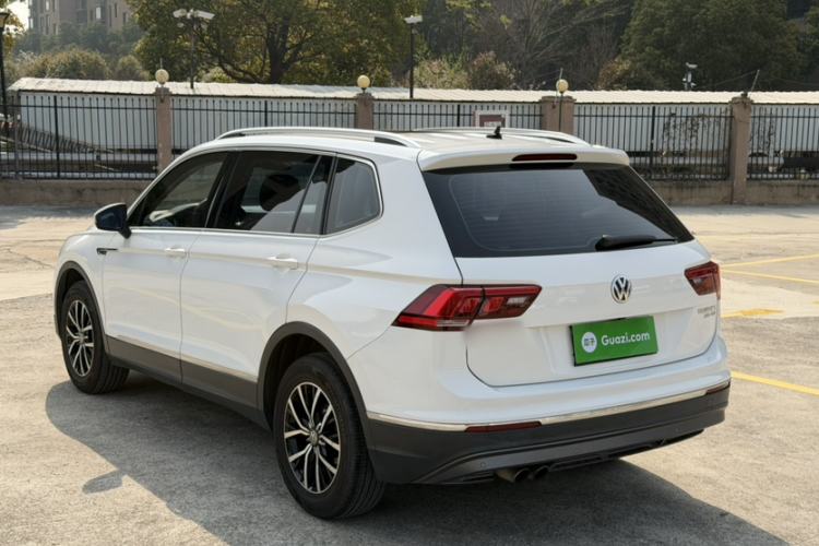 Used Volkswagen Tiguan L 2017 330TSI Automatic Two-Wheel Drive Luxury Edition Exterior 5