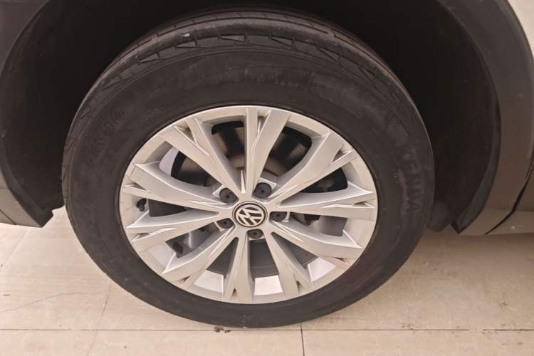Used Volkswagen Tiguan L 2017 330TSI Automatic Two-Wheel Drive Luxury Edition Exterior 5