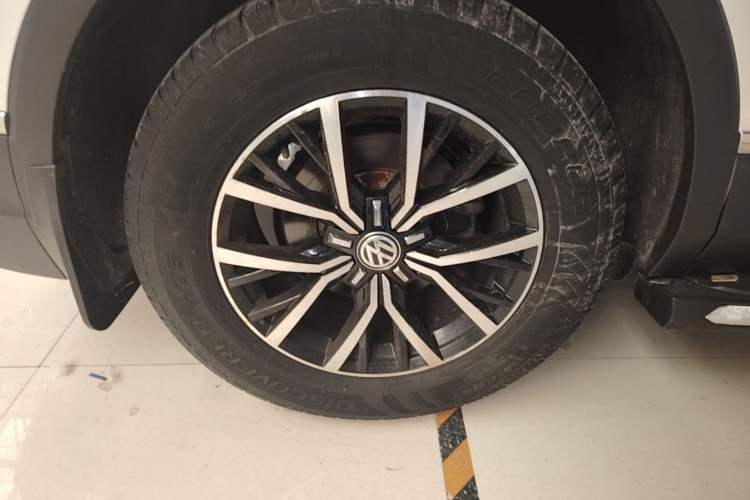 Used Volkswagen Tiguan L 2017 330TSI Automatic Two-Wheel Drive Luxury Edition Exterior 5