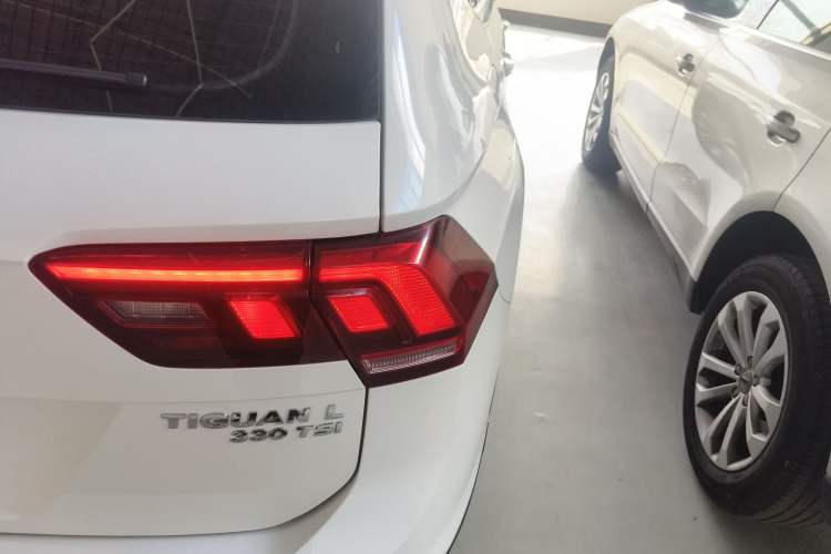 Used Volkswagen Tiguan L 2017 330TSI Automatic Two-Wheel Drive Luxury Edition Exterior 6