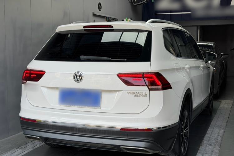 Used Volkswagen Tiguan L 2017 380TSI Automatic All-Wheel-Drive Luxury Edition Exterior 6