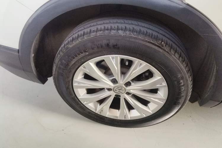 Used Volkswagen Tiguan L 2017 330TSI Automatic Two-Wheel Drive Luxury Edition Exterior 8