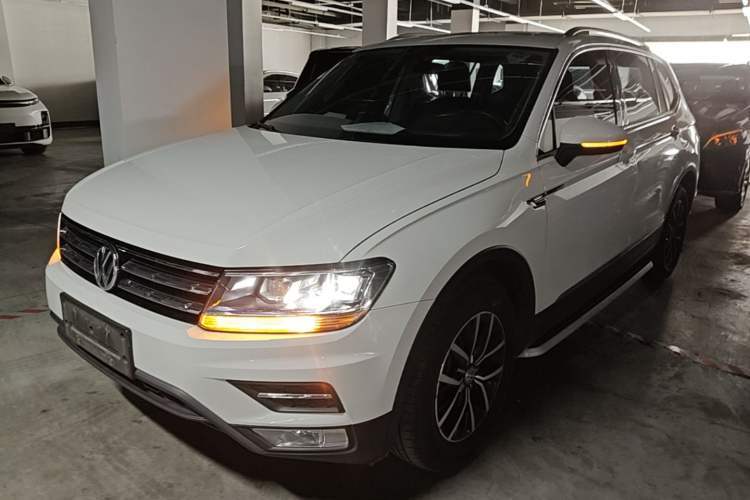 Used Volkswagen Tiguan L 2017 330TSI Automatic Two-Wheel Drive Luxury Edition Guazi used car, China used car export, Used car for sale, Used cars, Cheapest cars for sale