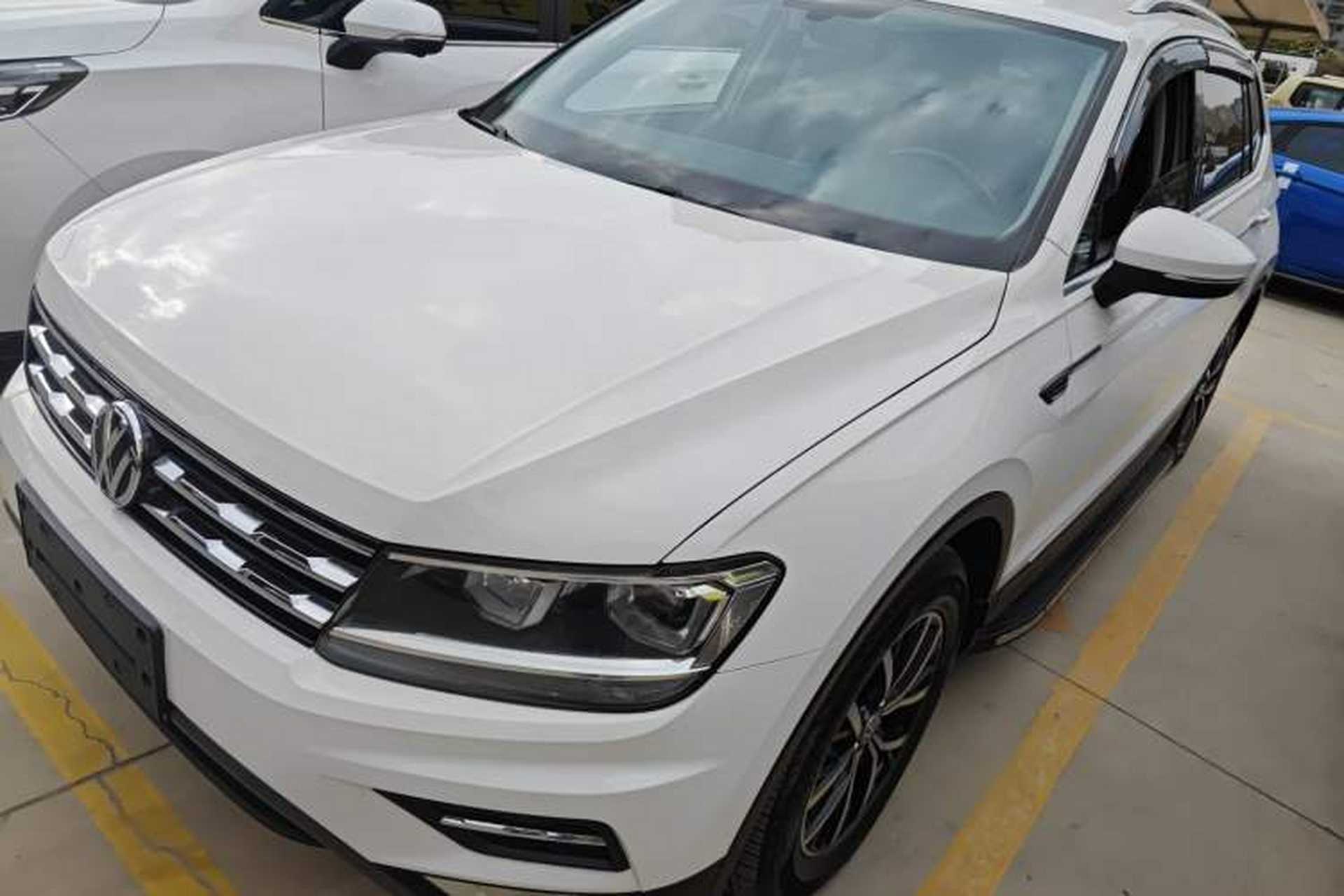 Used Volkswagen Tiguan L 2017 330TSI Automatic Two-Wheel Drive Comfort Edition Front Left 45 Deg