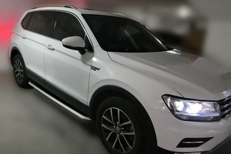 Used Volkswagen Tiguan L 2017 330TSI Automatic Two-Wheel Drive Luxury Edition Front Right 45 Deg