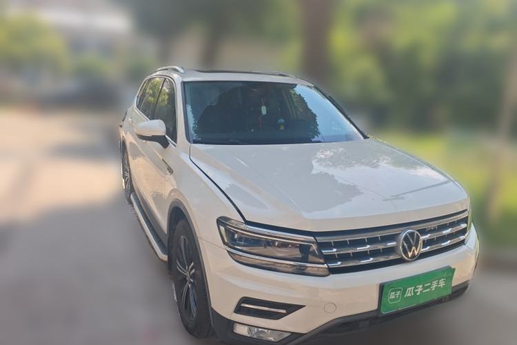 Used Volkswagen Tiguan L 2017 380TSI Automatic All-Wheel-Drive Luxury Edition Front Right 45 Deg