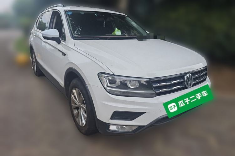 Used Volkswagen Tiguan L 2017 330TSI Automatic Two-Wheel Drive Luxury Edition Front Right 45 Deg