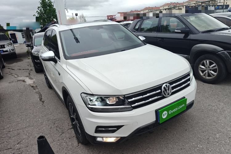 Used Volkswagen Tiguan L 2017 330TSI Automatic Two-Wheel Drive Luxury Edition Front Right 45 Deg