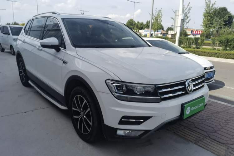 Used Volkswagen Tiguan L 2017 330TSI Automatic Two-Wheel Drive Luxury Edition Front Right 45 Deg