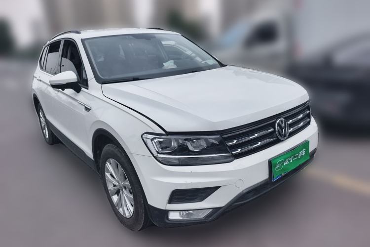 Used Volkswagen Tiguan L 2017 330TSI Automatic Two-Wheel Drive Luxury Edition Front Right 45 Deg