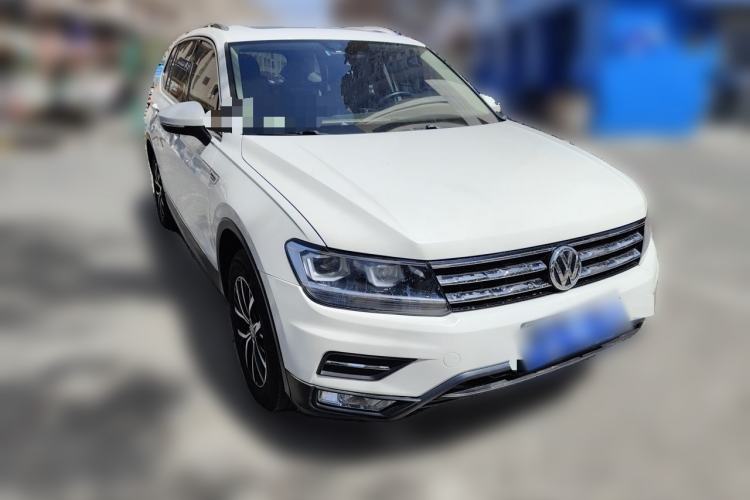 Used Volkswagen Tiguan L 2017 330TSI Automatic Two-Wheel Drive Luxury Edition Front Right 45 Deg