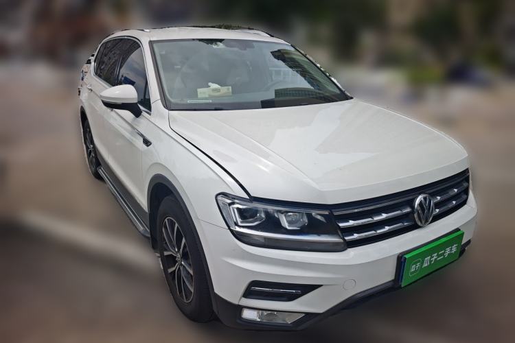 Used Volkswagen Tiguan L 2017 330TSI Automatic Two-Wheel Drive Comfort Edition Front Right 45 Deg