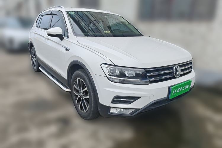 Used Volkswagen Tiguan L 2017 330TSI Automatic Two-Wheel Drive Luxury Edition Front Right 45 Deg