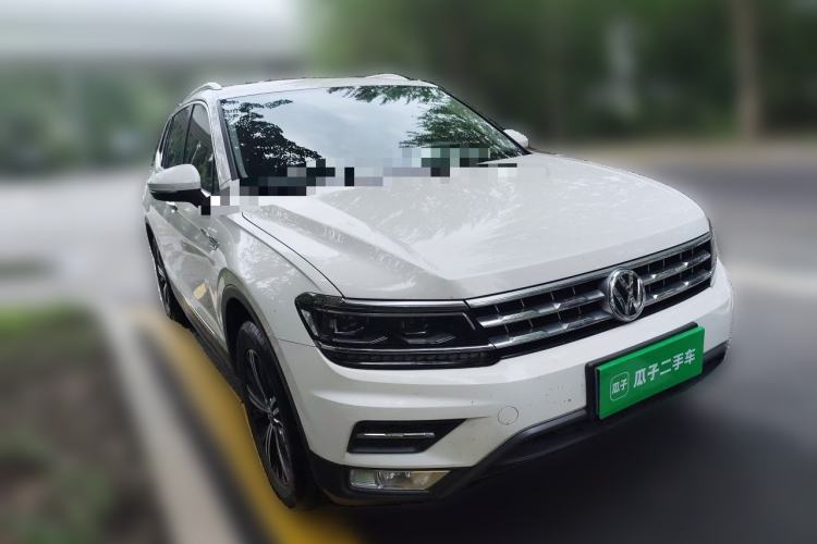 Used Volkswagen Tiguan L 2017 380TSI Automatic All-Wheel-Drive Luxury Edition Front Right 45 Deg