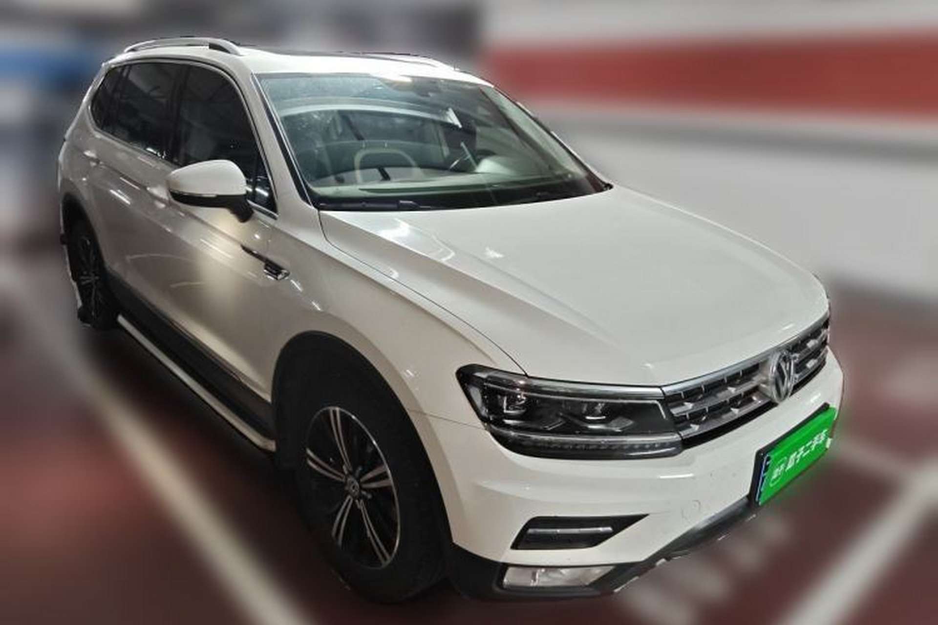 Used Volkswagen Tiguan L 2017 380TSI Automatic All-Wheel-Drive Luxury Edition Front Right 45 Deg