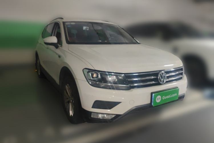 Used Volkswagen Tiguan L 2017 330TSI Automatic Two-Wheel Drive Luxury Edition Front Right 45 Deg