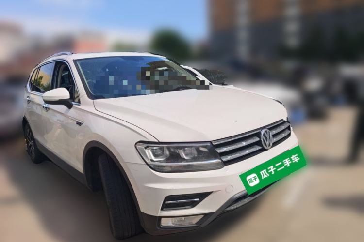 Used Volkswagen Tiguan L 2017 330TSI Automatic Two-Wheel Drive Luxury Edition Front Right 45 Deg