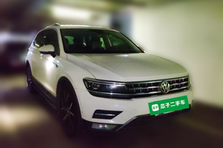 Used Volkswagen Tiguan L 2017 380TSI Automatic All-Wheel Drive Supreme Flagship Edition Front Right 45 Deg