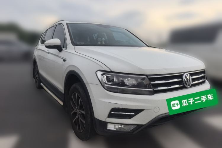 Used Volkswagen Tiguan L 2017 330TSI Automatic Two-Wheel Drive Luxury Edition Front Right 45 Deg