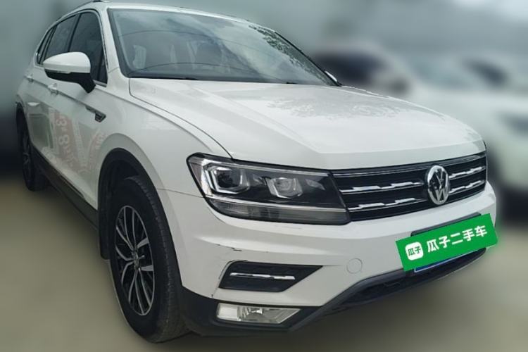 Used Volkswagen Tiguan L 2017 330TSI Automatic Two-Wheel Drive Comfort Edition Front Right 45 Deg