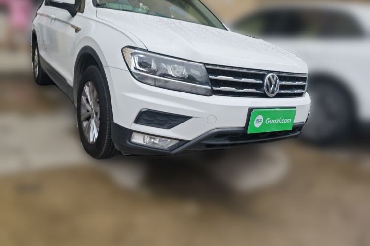 Used Volkswagen Tiguan L 2017 330TSI Automatic Two-Wheel Drive Luxury Edition Front Right 45 Deg