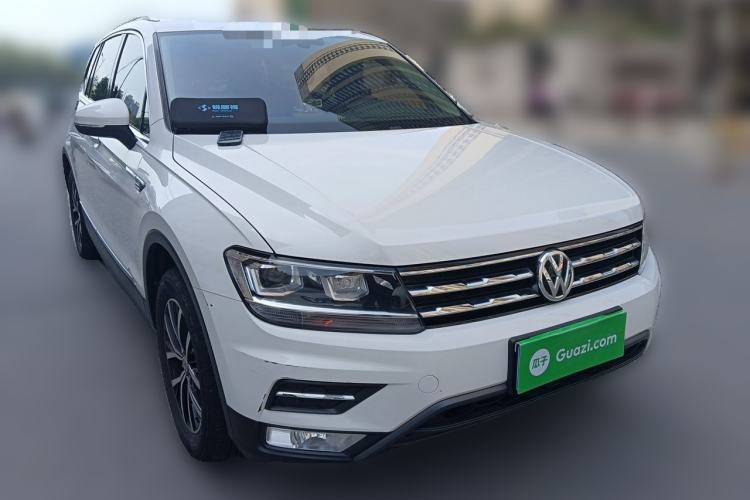 Used Volkswagen Tiguan L 2017 330TSI Automatic Two-Wheel Drive Luxury Edition Front Right 45 Deg